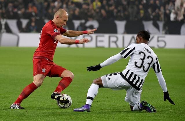 23.02.2016, xjhx, Fussball Champions League, Juventus Turin - FC Bayern Muenchen, emspor, v.l. Arjen Robben (FC Bayern Muenchen), Patrice Evra (Juventus Turin)