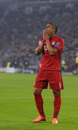23.02.2016, Fussball Championsleague 2015 2016, Achtelfinale, Juventus Turin - FC Bayern München, in der Juventus Arena, Turin (Italien). Douglas Costa (FC Bayern München) frustriert. 