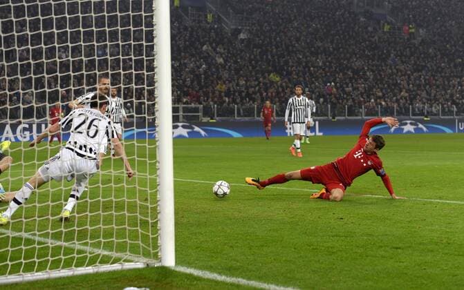 23.02.2016, Fussball Championsleague 2015 2016, Achtelfinale, Juventus Turin - FC Bayern München, in der Juventus Arena, Turin (Italien). Thomas Müller (re, FC Bayern München) verbasst eine riesen Torchance 