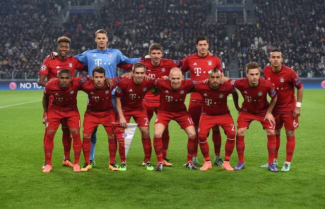 FUSSBALL CHAMPIONS LEAGUE SAISON 2015 2016 ACHTELFINAL HINSPIEL Juventus Turin - FC Bayern Muenchen 23.02.2016 Teamfoto FC Bayern Muenchen, hintere Reihe von links: David Alaba, Torwart Manuel Neuer, Thomas Mueller, Robert Lewandowski. Vordere Reihe von links: Douglas Costa, Juan Bernat, Philipp Lahm, Arjen Robben, David Alaba, Joshua Kimmich und Thiago Alcantara 