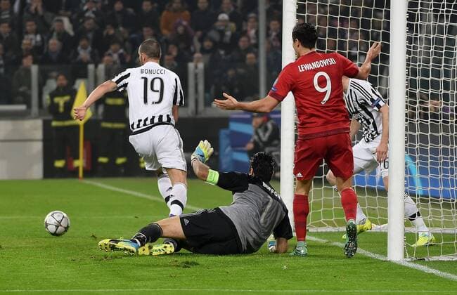 23.02.2016, xjhx, Fussball Champions League, Juventus Turin - FC Bayern Muenchen, emspor, v.l. Leonardo Bonucci (Juventus Turin), Gianluigi Buffon (Juventus Turin), Manuel Neuer (FC Bayern Muenchen), Juan Cuadrado (Juventus Turin)