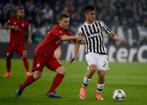 23.02.2016, xjhx, Fussball Champions League, Juventus Turin - FC Bayern Muenchen, emspor, v.l. Joshua Kimmich (FC Bayern Muenchen), Paulo Dybala (Juventus Turin)