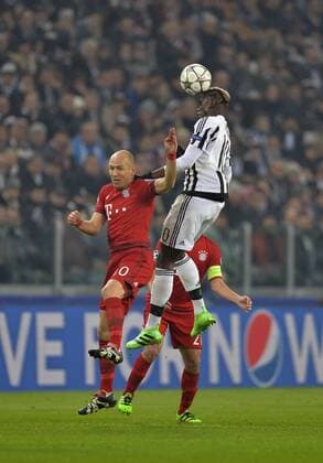 23.02.2016, Fussball Championsleague 2015 2016, Achtelfinale, Juventus Turin - FC Bayern München, in der Juventus Arena, Turin (Italien). v.li: Arjen Robben (FC Bayern München) gegen Paul Pogba (Turin). 