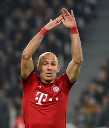 23.02.2016, xjhx, Fussball Champions League, Juventus Turin - FC Bayern Muenchen, emspor, v.l. Arjen Robben (FC Bayern Muenchen) gibt Anweisungen, gestikuliert, mit den Armen gestikulieren gives instructions, gesticulate, gesticolando.