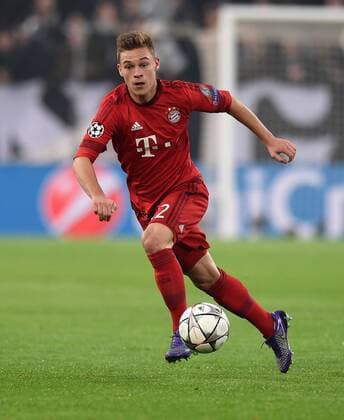 Fußball, Champions League, Juventus Turin - FC Bayern München FUSSBALL CHAMPIONS LEAGUE SAISON 2015 2016 ACHTELFINAL HINSPIEL Juventus Turin - FC Bayern Muenchen 23.02.2016 Joshua Kimmich (FC Bayern Muenchen) am Ball 