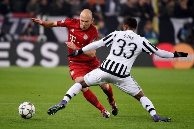 Themen der Woche - Sport Bilder des Tages - SPORT 23.02.2016, xjhx, Fussball Champions League, Juventus Turin - FC Bayern Muenchen, emspor, v.l. Arjen Robben (FC Bayern Muenchen), Patrice Evra (Juventus Turin)