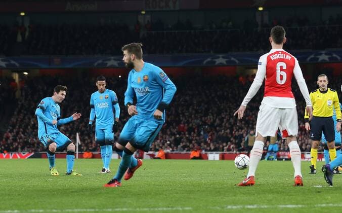 Fußball, Champions League, FC Arsenal - FC Barcelona Barcelona s Lionel Messi fires in a shot UEFA Champions League 2nd Round First Leg - Arsenal vs Barcelona - Emirates Stadium -England - 23rd February 2016 - Picture David Klein Sportimage EDITORIAL USE ONLY. No use with unauthorised audio, video, data, fixture lists, club league logos or live services. Online in-match use limited to 120 images, no video emulation. No use in betting, games or single club league player publications.