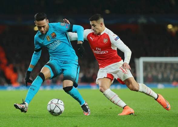 FuÃŸball, Champions League, FC Arsenal - FC Barcelona 23.02.2016. Emirates Stadium, London, England. UEFA Champions League. Arsenal versus Barcelona. Arsenal Forward Alexis S& xe1;nchez adds pressure to Barcelona Forward Neymar xMarkxKertonx  ActionPlus11710399
