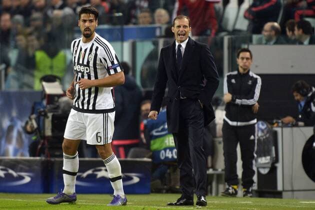 Fußball, Champions League, Juventus Turin - FC Bayern München Sami Khedira, Massimiliano Allegri Juventus Torino 23-02-2016 Juventus Stadium, Football Champions League 2015 2016 Round of 16 Juventus Turin vs. FC Bayern München . filippoxalfero