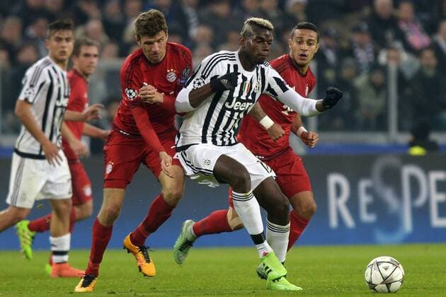 Fußball, Champions League, Juventus Turin - FC Bayern München Paul Pogba Juventus, Thomas Muller Bayern Torino 23-02-2016 Juventus Stadium, Football Champions League 2015 2016 Round of 16 Juventus Turin vs. FC Bayern München . filippoxalfero