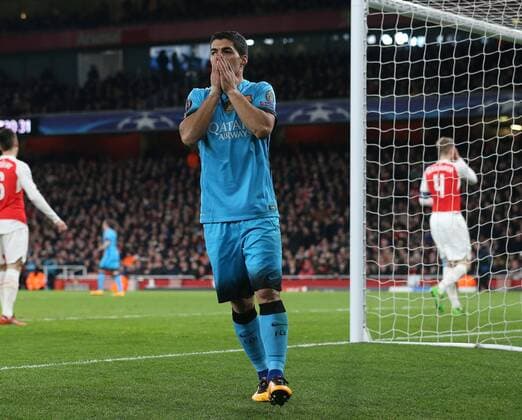 Fußball, Champions League, FC Arsenal - FC Barcelona Barcelona s Luis Suarez looks on after he fires a header wide UEFA Champions League 2nd Round First Leg - Arsenal vs Barcelona - Emirates Stadium -England - 23rd February 2016 - Picture David Klein Sportimage EDITORIAL USE ONLY. No use with unauthorised audio, video, data, fixture lists, club league logos or live services. Online in-match use limited to 120 images, no video emulation. No use in betting, games or single club league player publications.