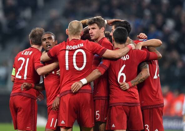 FUSSBALL CHAMPIONS LEAGUE SAISON 2015 2016 ACHTELFINALE HINSPIEL Juventus Turin - FC Bayern Muenchen 23.02.2016 Torjubel nach dem 0:1: Philipp Lahm, Douglas Costa, Arjen Robben, Thomas Mueller, Thiago Alcantara und Arturo Vidal (v.l., alle FC Bayern Muenchen) 