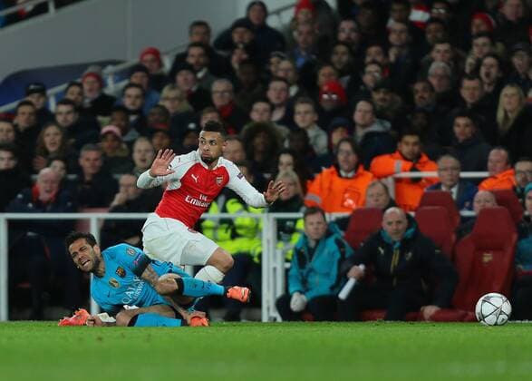 FuÃŸball, Champions League, FC Arsenal - FC Barcelona 23.02.2016. Emirates Stadium, London, England. UEFA Champions League. Arsenal versus Barcelona. Barcelona Defender Daniel Alves wins a free kick after he is brought down by Arsenal Midfielder Francis Coquelin xMarkxKertonx  ActionPlus11710435