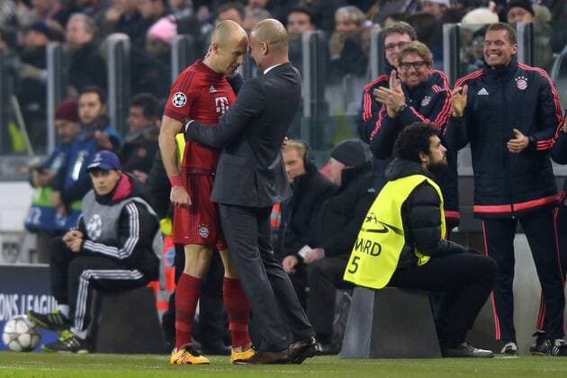 Fußball, Champions League, Juventus Turin - FC Bayern München Arjen Robben, Josep Guardiola Bayern. Goal celebration Torino 23-02-2016 Juventus Stadium, Football Champions League 2015 2016 Round of 16 Juventus Turin vs. FC Bayern München . filippoxalfero