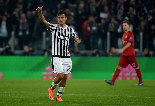 Fußball, Champions League, Bayern München verspielt Führung bei Juventus Turin 23.02.2016, xjhx, Fussball Champions League, Juventus Turin - FC Bayern Muenchen, emspor, v.l. Paulo Dybala (Juventus Turin) Torjubel, Goal celebration, celebrate the goal zum 1:2