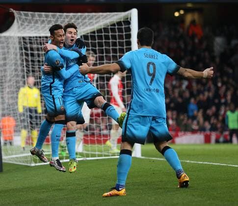 Fußball, Champions League, FC Arsenal - FC Barcelona Barcelona s Lionel Messi celebrates scoring his sides opening goal with Neymar UEFA Champions League 2nd Round First Leg - Arsenal vs Barcelona - Emirates Stadium -England - 23rd February 2016 - Picture David Klein Sportimage EDITORIAL USE ONLY. No use with unauthorised audio, video, data, fixture lists, club league logos or live services. Online in-match use limited to 120 images, no video emulation. No use in betting, games or single club league player publications.