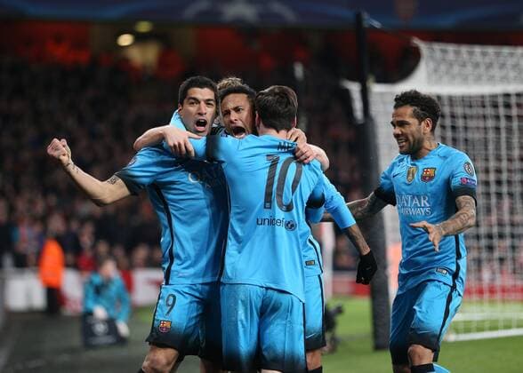 Fußball, Champions League, FC Arsenal - FC Barcelona Barcelona s Lionel Messi celebrates scoring his sides opening goal UEFA Champions League 2nd Round First Leg - Arsenal vs Barcelona - Emirates Stadium -England - 23rd February 2016 - Picture David Klein Sportimage EDITORIAL USE ONLY. No use with unauthorised audio, video, data, fixture lists, club league logos or live services. Online in-match use limited to 120 images, no video emulation. No use in betting, games or single club league player publications.