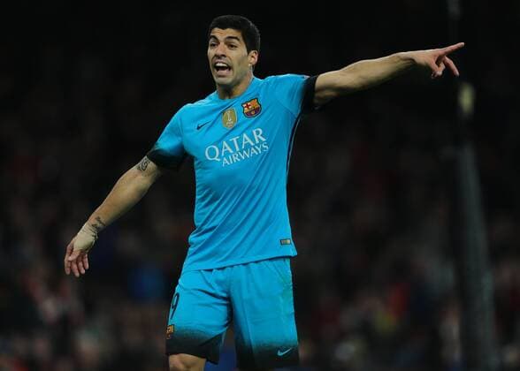 23.02.2016. Emirates Stadium, London, England. UEFA Champions League. Arsenal versus Barcelona. Barcelona Forward Luis Su& xe1;rez calls out instruction during a Barcelona corner xMarkxKertonx  ActionPlus11710460