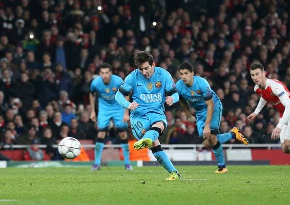 Fußball, Champions League, FC Arsenal - FC Barcelona, Matchwinner Lionel Messi Barcelona s Lionel Messi scoring his sides second goal UEFA Champions League 2nd Round First Leg - Arsenal vs Barcelona - Emirates Stadium -England - 23rd February 2016 - Picture David Klein Sportimage EDITORIAL USE ONLY. No use with unauthorised audio, video, data, fixture lists, club league logos or live services. Online in-match use limited to 120 images, no video emulation. No use in betting, games or single club league player publications.