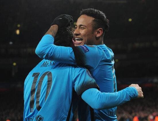 Fußball, Champions League, FC Arsenal - FC Barcelona Football - 2015 2016 Champions League - Round of 16, First Leg: Arsenal vs. Barcelona Lionel Messi of Barcelona celebrates scoring goal no 1 with Neymar at The Emirates. COLORSPORT ANDREW COWIE 