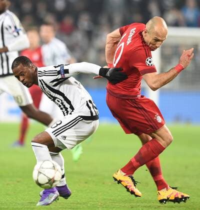 Fußball, Champions League, Juventus Turin - FC Bayern München Mg Torino 23 02 2016 - Champions League Juventus Turin vs. FC Bayern München: Patrice Evra-Arjen Robben 