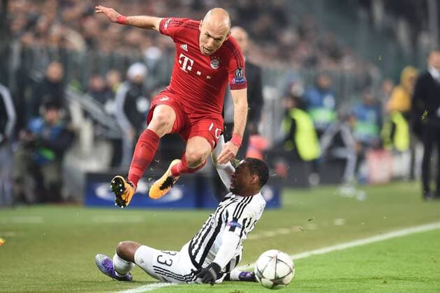 Fußball, Champions League, Juventus Turin - FC Bayern München Mg Torino 23 02 2016 - Champions League Juventus Turin vs. FC Bayern München: Arjen Robben-Patrice Evra 