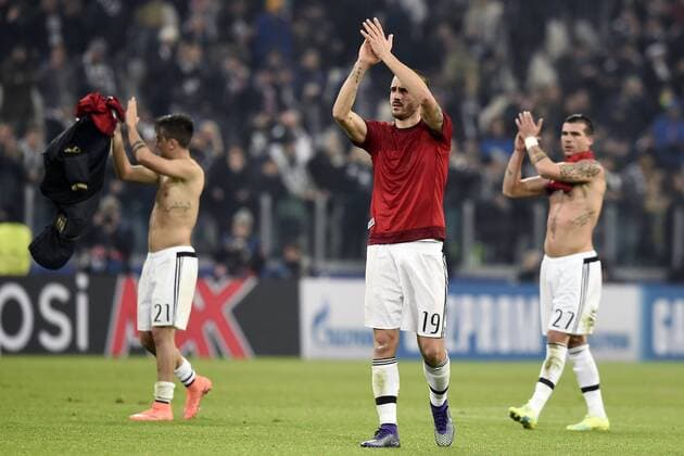 Fußball, Champions League, Juventus Turin - FC Bayern München Torino 23 02 2016 - Champions League Juventus Turin vs. FC Bayern München: Leonardo Bonucci-Stefano Sturato-Paulo Dybala 