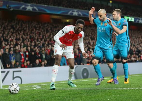 FuÃŸball, Champions League, FC Arsenal - FC Barcelona 23.02.2016. Emirates Stadium, London, England. UEFA Champions League. Arsenal versus Barcelona. Arsenal Forward Danny Welbeck shouts out in anger as he fails to keep the ball in play xMarkxKertonx  ActionPlus11710461