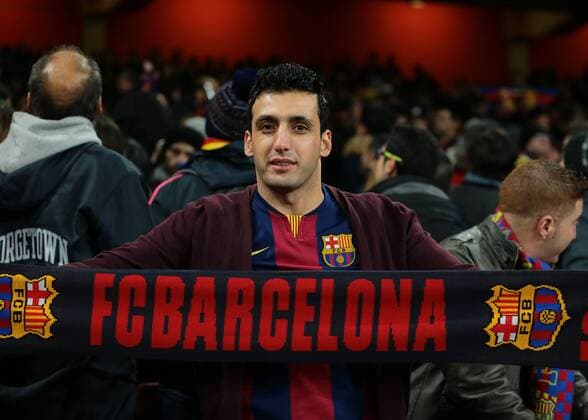 23.02.2016. Emirates Stadium, London, England. UEFA Champions League. Arsenal versus Barcelona. A happy Barcelona fan at full time xMarkxKertonx  ActionPlus11710463