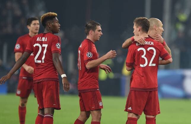FUSSBALL CHAMPIONS LEAGUE SAISON 2015 2016 ACHTELFINALE HINSPIEL Juventus Turin - FC Bayern Muenchen 23.02.2016 David Alaba, Philipp Lahm, Joshua Kimmich und Arjen Robben (v.l.. alle FC Bayern Muenchen) nach dem Abpfiff 