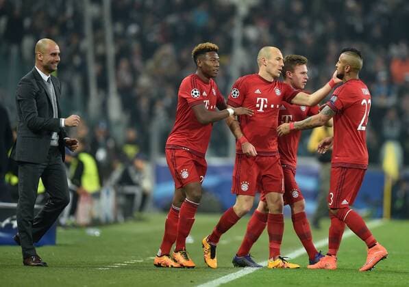 FUSSBALL CHAMPIONS LEAGUE SAISON 2015 2016 ACHTELFINALE HINSPIEL Juventus Turin - FC Bayern Muenchen 23.02.2016 Torjubel nach dem 0:2: Trainer Pep Guardiola, David Alaba, Arjen Robben, Joshua Kimmich und David Alaba (v.l., alle FC Bayern Muenchen) 