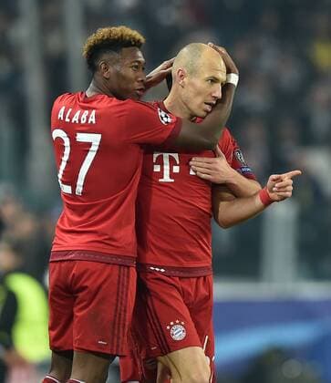 FUSSBALL CHAMPIONS LEAGUE SAISON 2015 2016 ACHTELFINALE HINSPIEL Juventus Turin - FC Bayern Muenchen 23.02.2016 Torjubel nach dem 0:2: David Alaba und Arjen Robben (v.l., beide FC Bayern Muenchen) 