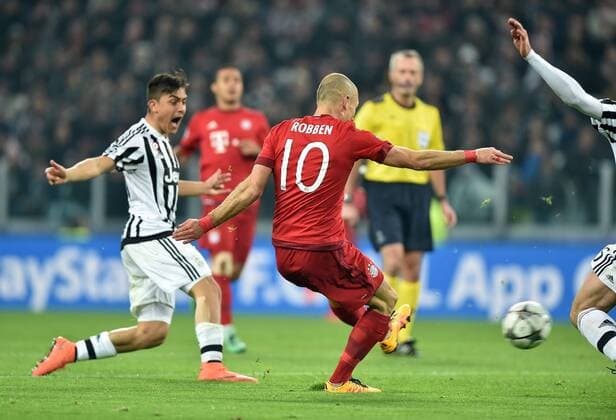 FUSSBALL CHAMPIONS LEAGUE SAISON 2015 2016 ACHTELFINALE HINSPIEL Juventus Turin - FC Bayern Muenchen 23.02.2016 Arjen Robben (FC Bayern Muenchen) erzielt das Tor zum 0:2 
