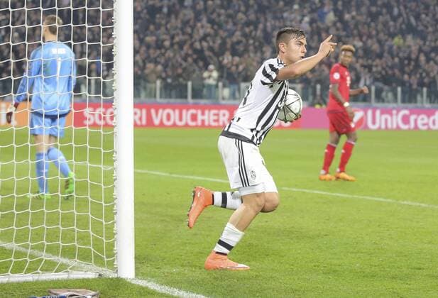 Paulo DYBALA, JUVE 21 Torschuss, schiesst das Tor zum 1-2 Jubel JUVENTUS TURIN - FC BAYERN MUENCHEN 2-2 Achtelfinale, Fussball UEFA Champions League, in Turin, Italien, 23.02.2016 CL Saison 2015 2016, FCB, Muenchen