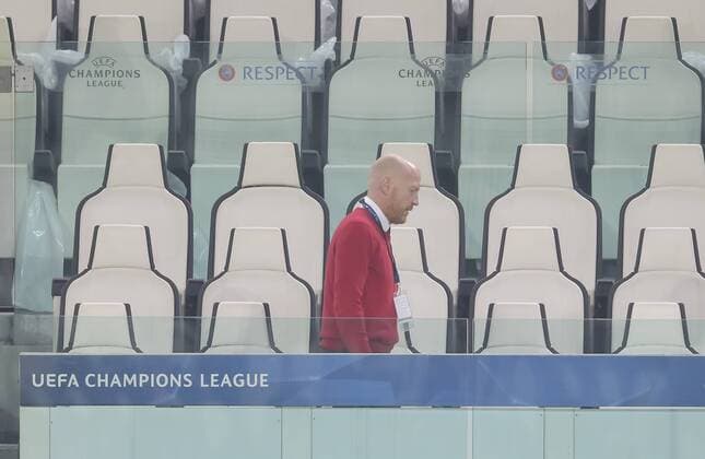 Matthias SAMMER, FCB Sportdirektor Ganzfigur, Aktion, Portrait, Einzelbild nachdenklich Emotionen, enttaeuscht, Enttaeuschung, Frust, frustriert, Trauer ,traurig, verzweifelt, Verzweiflung JUVENTUS TURIN - FC BAYERN MUENCHEN 2-2 Achtelfinale, Fussball UEFA Champions League, in Turin, Italien, 23.02.2016 CL Saison 2015 2016, FCB, Muenchen