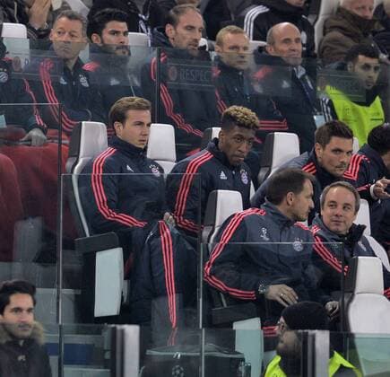 23.02.2016, Fussball Championsleague 2015 2016, Achtelfinale, Juventus Turin - FC Bayern München, in der Juventus Arena, Turin (Italien). Ersatzbank, v.li: Mario Götze (FC Bayern München), Kingsley Coman (Bayern München). 