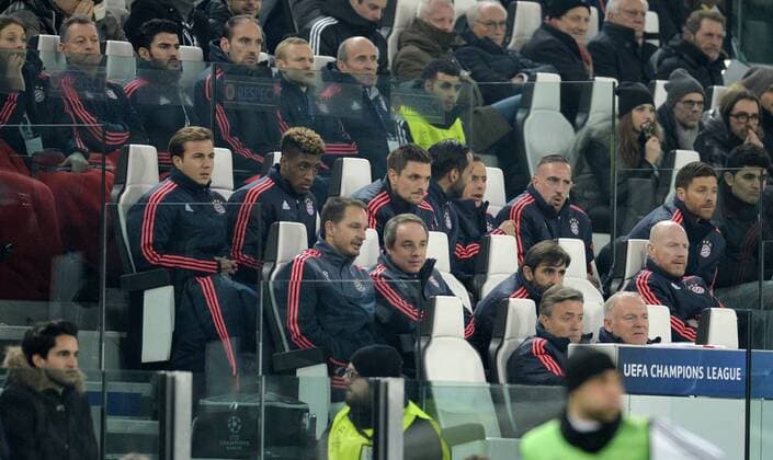23.02.2016, Fussball Championsleague 2015 2016, Achtelfinale, Juventus Turin - FC Bayern München, in der Juventus Arena, Turin (Italien). Ersatzbank, v.li: Mario Götze (FC Bayern München), Kingsley Coman (Bayern München). 