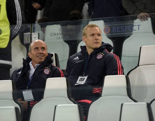 23.02.2016, Fussball Championsleague 2015 2016, Achtelfinale, Juventus Turin - FC Bayern München, in der Juventus Arena, Turin (Italien). Sebastian Rode (re, FC Bayern München) auf der Tribüne. 