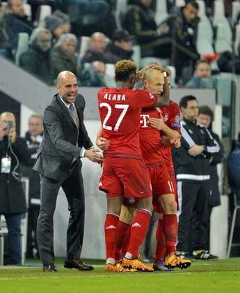 23.02.2016, Fussball Championsleague 2015 2016, Achtelfinale, Juventus Turin - FC Bayern München, in der Juventus Arena, Turin (Italien). Torjubel Arjen Robben (FC Bayern München), v.li: Trainer Pep Guardiola (FC Bayern München), David Alaba (FC Bayern München), Arjen Robben (FC Bayern München), 