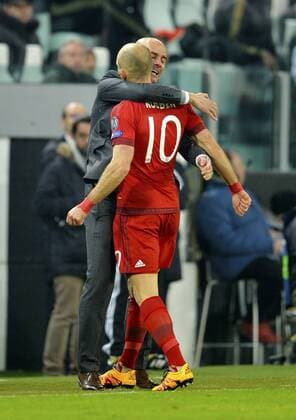 23.02.2016, Fussball Championsleague 2015 2016, Achtelfinale, Juventus Turin - FC Bayern München, in der Juventus Arena, Turin (Italien). Torjubel Arjen Robben (FC Bayern München), mit Trainer Pep Guardiola (FC Bayern München). 