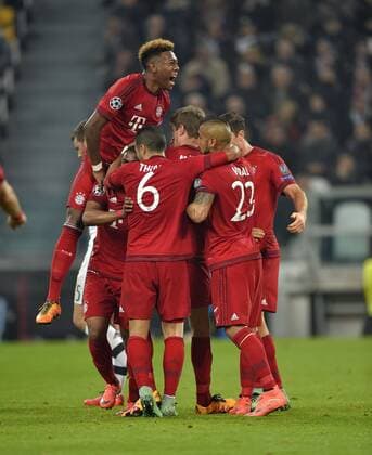 23.02.2016, Fussball Championsleague 2015 2016, Achtelfinale, Juventus Turin - FC Bayern München, in der Juventus Arena, Turin (Italien). Torjubel Thomas Müller (FC Bayern München), li: David Alaba (FC Bayern München). 