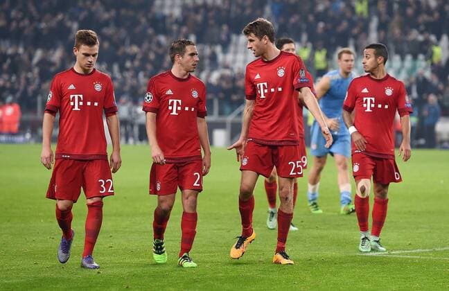 FUSSBALL CHAMPIONS LEAGUE SAISON 2015 2016 ACHTELFINAL HINSPIEL Juventus Turin - FC Bayern Muenchen 23.02.2016 Enttaeuschung Bayern Muenchen; Joshua Kimmich, Philipp Lahm, Thomas Mueller und Thiago Alcantara (v.li.) 