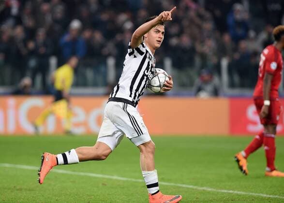 FUSSBALL CHAMPIONS LEAGUE SAISON 2015 2016 ACHTELFINAL HINSPIEL Juventus Turin - FC Bayern Muenchen 23.02.2016 Jubel Juventus Turin; Torschuetze zum 2-2 Ausgleich Paulo Dybala 