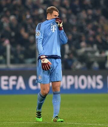 FUSSBALL CHAMPIONS LEAGUE SAISON 2015 2016 ACHTELFINAL HINSPIEL Juventus Turin - FC Bayern Muenchen 23.02.2016 Enttaeuschung FC Bayern Muenchen; Torwart Manuel Neuer nachdenklich 