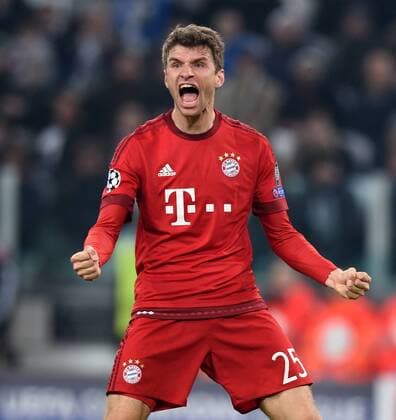 Thomas Mueller of Bayern Munich celebrates after scoring during the first leg of round 16 of the Eurpean Champions League soccer match between Juventus and Bayern Munich in Turin, Italy, Feb. 23, 2016. The match ended with a 2-2 draw. ) (SP)ITALY-TURIN-SOCCER-UEFA CHAMPIONS LEAGUE-JUVENTUS VS BAYERN MUNICH AlbertoxLingria 