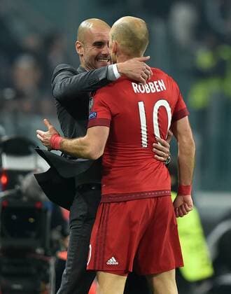 Arjen Robben (R) of Bayern Munich celebrates with Pep Guardiola, head coach of Bayern Munich during the first leg of round 16 of the Eurpean Champions League soccer match between Juventus and Bayern Munich in Turin, Italy, Feb. 23, 2016. The match ended with a 2-2 draw. ) (SP)ITALY-TURIN-SOCCER-UEFA CHAMPIONS LEAGUE-JUVENTUS VS BAYERN MUNICH AlbertoxLingria 
