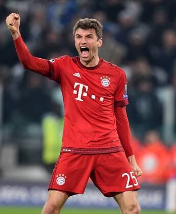 Thomas Mueller of Bayern Munich celebrates after scoring during the first leg of round 16 of the Eurpean Champions League soccer match between Juventus and Bayern Munich in Turin, Italy, Feb. 23, 2016. The match ended with a 2-2 draw. ) (SP)ITALY-TURIN-SOCCER-UEFA CHAMPIONS LEAGUE-JUVENTUS VS BAYERN MUNICH AlbertoxLingria 