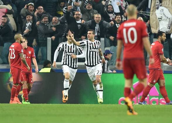 Stefano Sturaro (3rd R) of Juventus celebrates after scoring during the first leg of round 16 of the Eurpean Champions League soccer match between Juventus and Bayern Munich in Turin, Italy, Feb. 23, 2016. The match ended with a 2-2 draw. ) (SP)ITALY-TURIN-SOCCER-UEFA CHAMPIONS LEAGUE-JUVENTUS VS BAYERN MUNICH AlbertoxLingria 