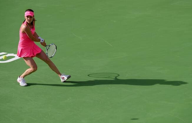 Agnieszka Radwanska of Poland competes during the women s singles second round match against Kateryna Bondarenko of Ukraine at the WTA Tennis Damen Qatar Open 2016 in Doha, Qatar, Feb. 23, 2016. Radwanska won 2-0. ) (SP)QATAR-DOHA-TENNIS-QATAR OPEN 2016-WOMEN S SINGLES Nikku 
