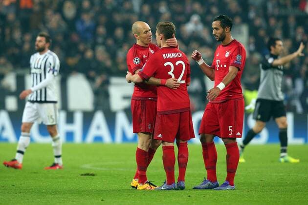 Turin Arjen Robben (FC Bayern Muenchen) Troestet Joshua Kimmich (FC Bayern Muenchen) Mehdi Benatia FC Bayern Muenchen) nach dem 2:2, Juventus FC vs.FC Bayern Muenchen, Fussball, Champions League Achtelfinale, 23.02.2016, Copyright: Langer Eibner-Pressefoto EP_HLR